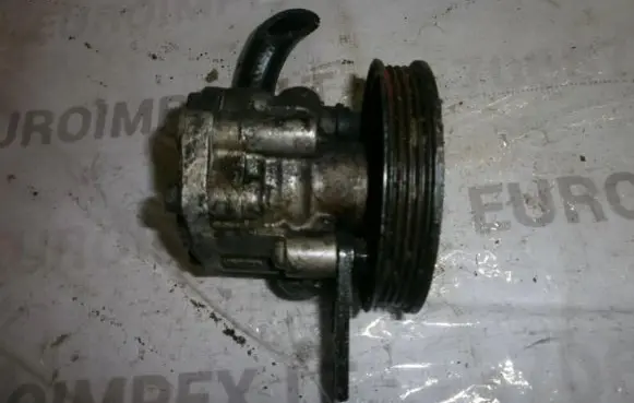 KIA Carens I Power steering pump