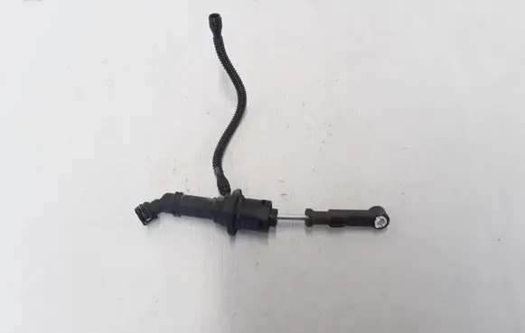 Dacia Logan II Clutch master cylinder 306104118R