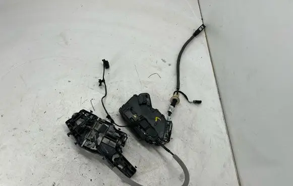 Volkswagen Tiguan Allspace Front door lock 17A837016 5NN837812C