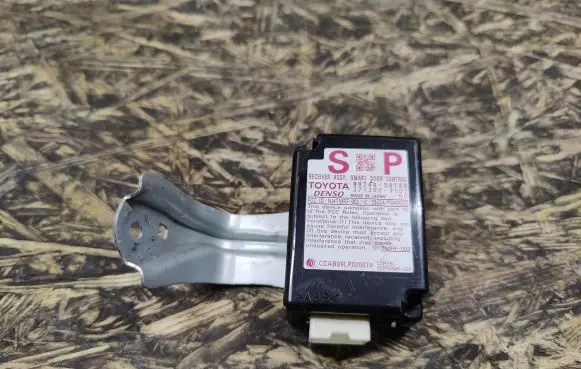 Lexus LS 460 - 600H Door central lock control unit/module 8974050180
