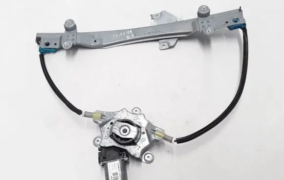 Renault Twingo II Front door electric window regulator 8200384741
