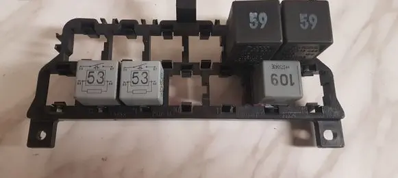 Skoda Octavia Mk1 (1U) Fuse module 8D0937503E
