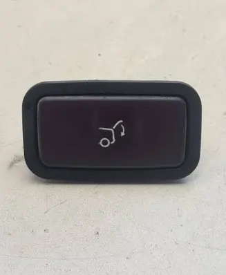 Mercedes-Benz E W211 Tailgate/boot open switch button 2118219551