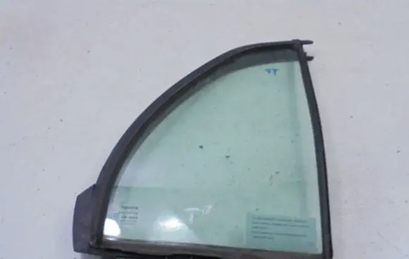 Toyota Yaris Rear side window