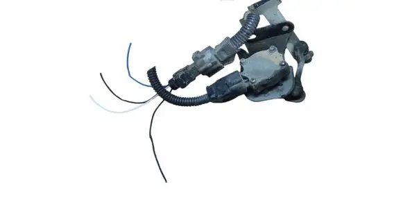 Toyota Avensis T250 Front height sensor lever 8282112430