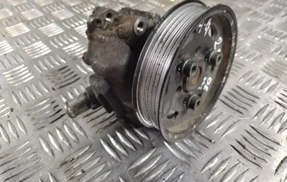 Audi A4 S4 B7 8E 8H Power steering pump