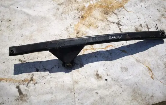 Volvo S60 Engine mount bracket