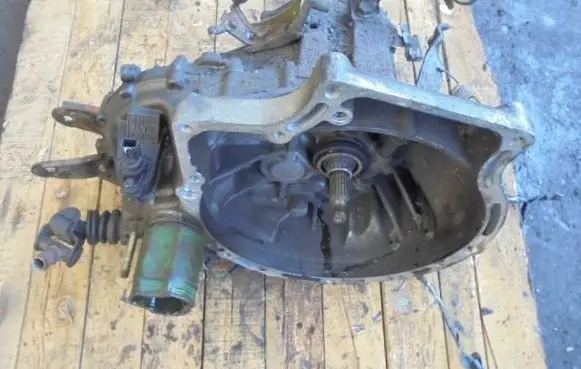 Mazda Demio Manual 4 speed gearbox F529
