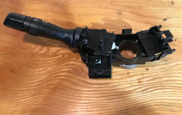 Peugeot 107 Indicator stalk 17F001