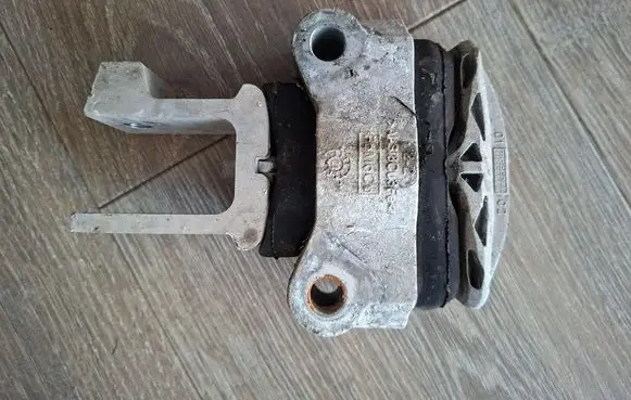 Ford Kuga III Engine mount bracket LX636P082DA