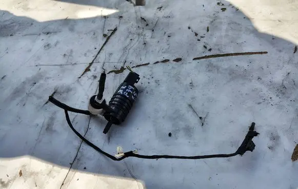 BMW X2 F39 Windscreen/windshield washer pump 67127388349
