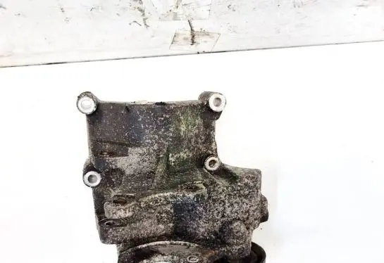 Hyundai Santa Fe Engine mounting bracket