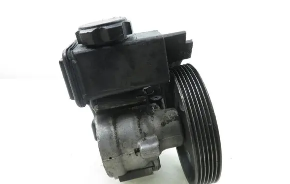 Peugeot 206 CC Power steering pump 26079884