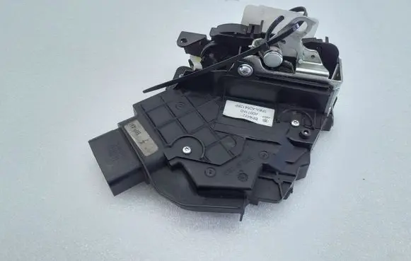 Mazda 3 I Rear door lock 3N6AA26412BP