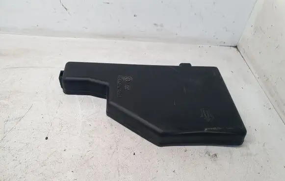 Toyota Prius (XW20) Fuse box cover 8644YA1