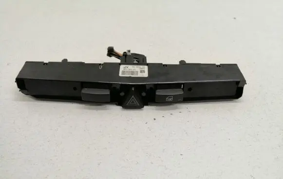 Opel Astra H Hazard light switch 03758075 13100105