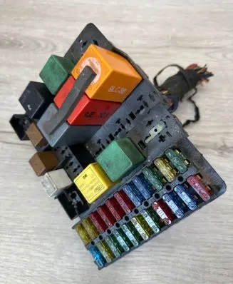 Ford Scorpio Fuse module 643020