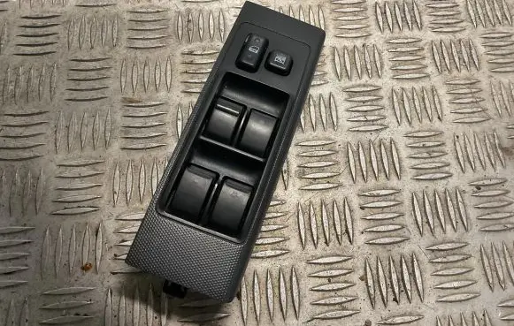 Toyota Corolla Verso AR10 Electric window control switch