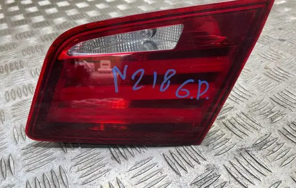 Tailgate rear/tail lights