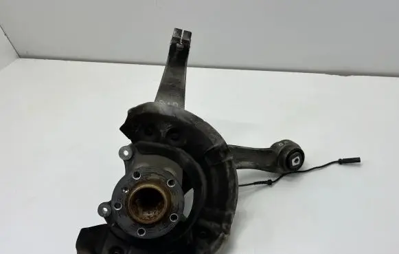 BMW 5 GT F07 Front wheel hub spindle knuckle