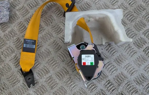 Volvo V60 Rear seatbelt 32131437