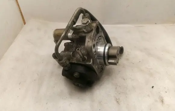 Toyota Avensis T250 Fuel injection high pressure pump 221000R020 HU2940000301