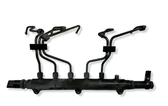 Volvo V70 Fuel main line pipe 8658252