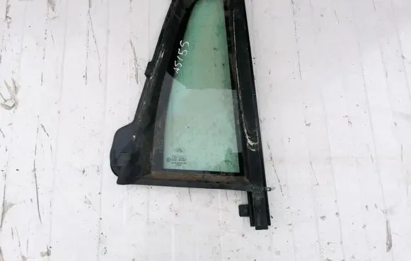 Ford Mondeo Mk III Rear vent window glass 