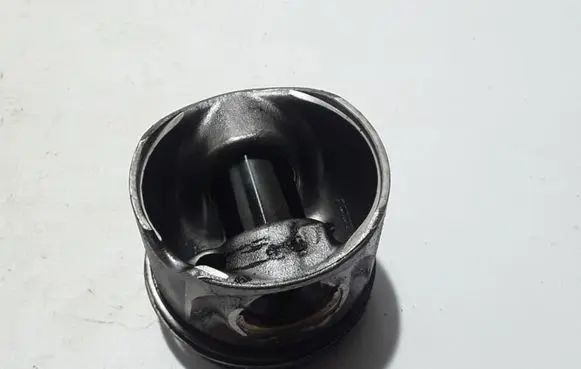 Volvo XC60 Piston with connecting rod 31339996