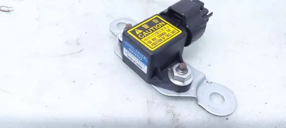 Nissan Juke I F15 Airbag deployment crash/impact sensor 1049910730