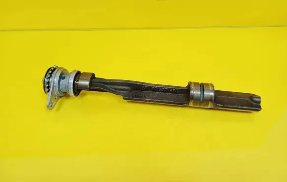 Opel Vectra C Oil pump balance shaft 90537564
