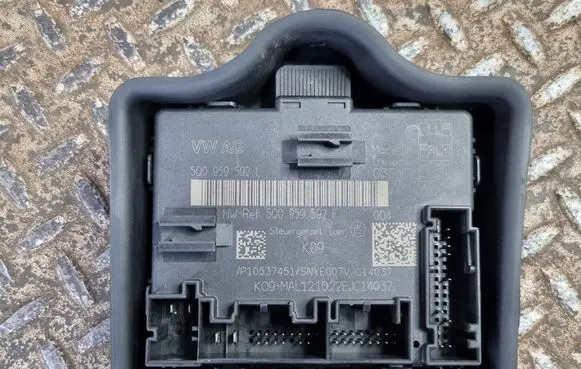 Audi Q3 F3 Door control unit/module 5Q0959592L 4G0907577