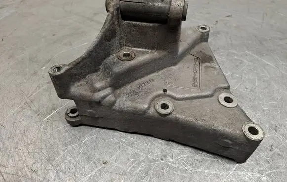 Land Rover Range Rover L322 Generator/alternator bracket 8H3210239AB