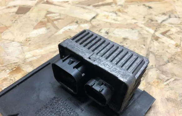 Opel Insignia A Glow plug pre-heat relay 0522122601
