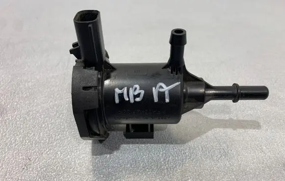 Mercedes-Benz A W176 Vacuum valve A0014760532