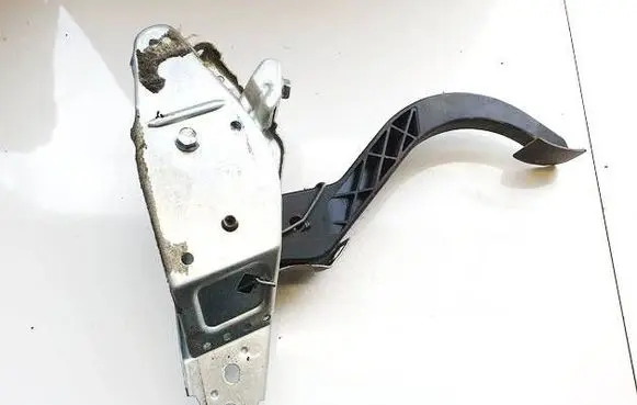 Opel Astra H Clutch pedal