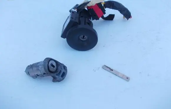 Renault Master III Ignition lock 487008966R 806019975R