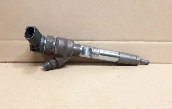 BMW 5 F10 F11 Fuel injector 0445110743 8514148