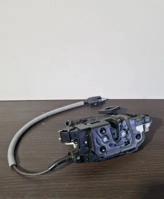 Skoda Octavia Mk3 (5E) Front door lock 5E2837016