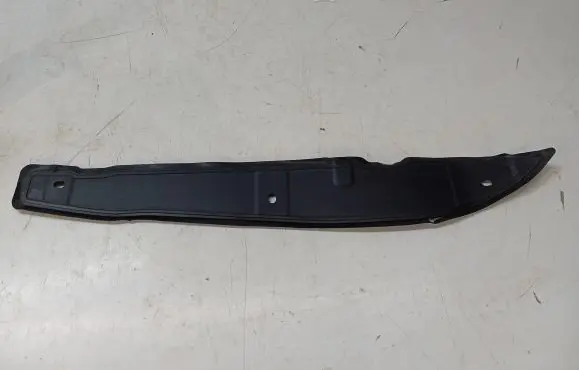 Maserati Levante Fender end trim 670032468
