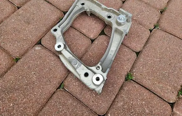 Opel Corsa F A/C compressor mount bracket 9826641380
