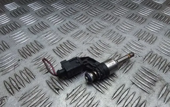 Volkswagen Golf Cross Fuel injector 03C906036E
