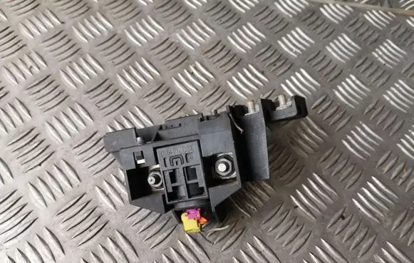 Audi A6 S6 C6 4F Battery relay fuse 4F0915519