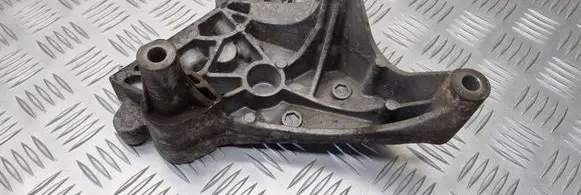 Skoda Octavia Mk2 (1Z) Engine mounting bracket 03G199207G V560KTS141