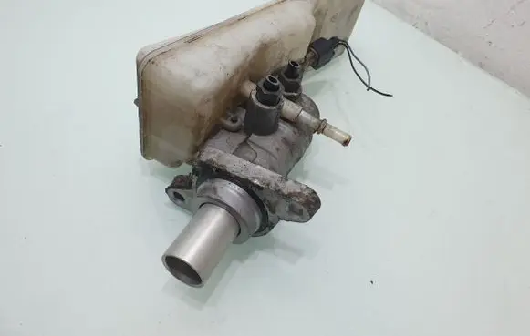Master brake cylinder