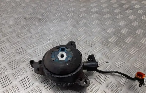 Audi A8 S8 D4 4H Engine mount bracket 4H0399152