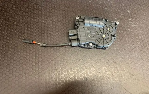 BMW 7 F01 F02 F03 F04 Front door soft close latching motor 4152309800