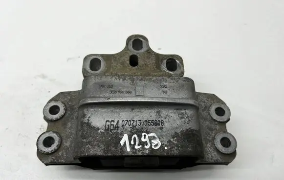 Volkswagen PASSAT B6 Engine mount bracket 3C0199555R 070713055808