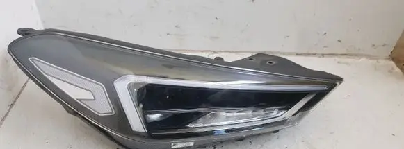 Hyundai Tucson TL Headlight/headlamp 92102D7700