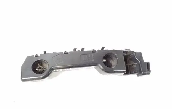 Infiniti Q30 Front bumper mounting bracket